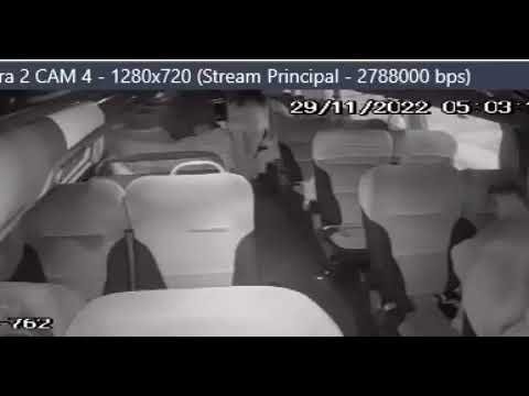 MOMENTO EM QUE JOVEM FOI ESFAQUEADA DENTRO DE ÔNIBUS